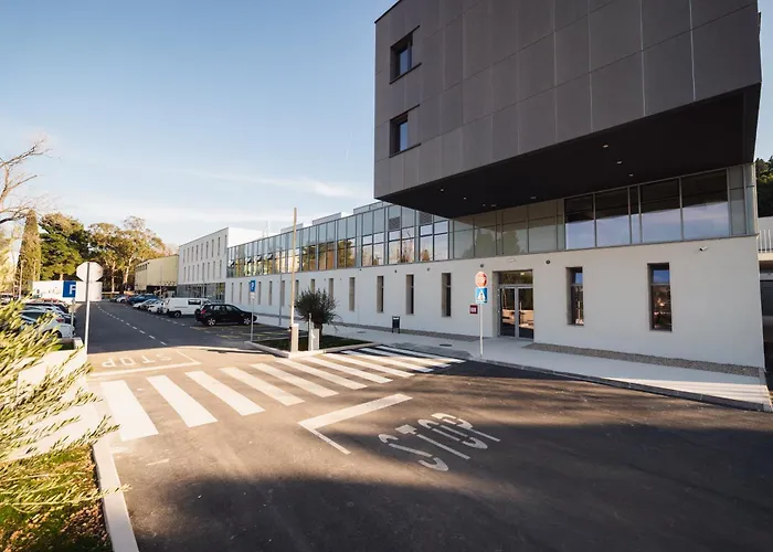 Hotel Akademis - Fit