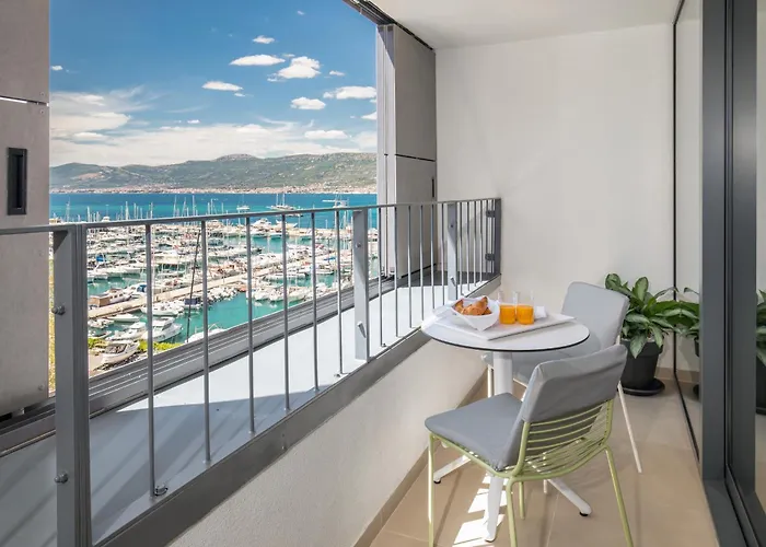 Akademis - Fit Split