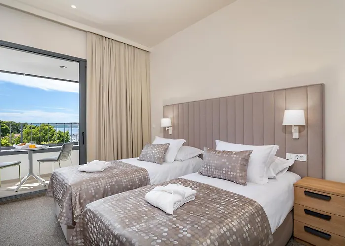 Akademis - Fit 4* Split