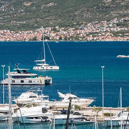 Akademis - Fit Split