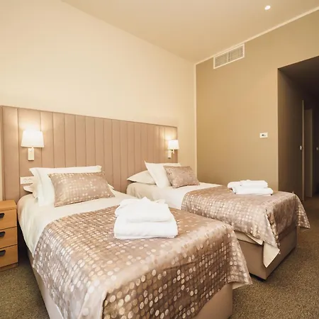 فندق Akademis - Fit 4*