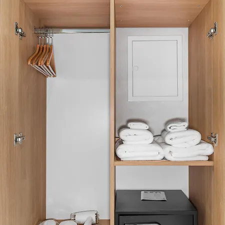 فندق Akademis - Fit 4*