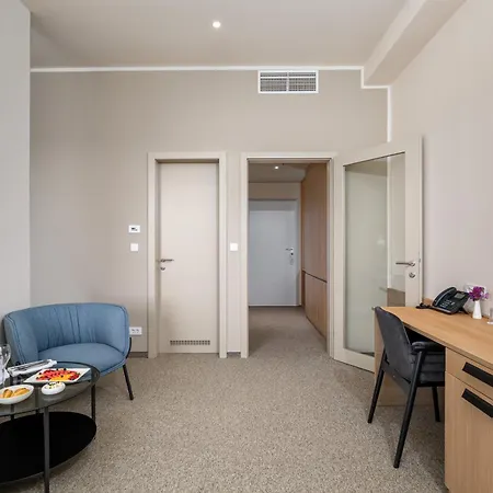 Hotel Akademis - Fit Split