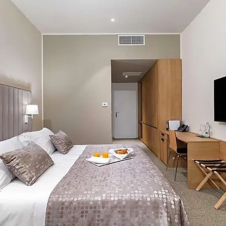 Akademis - Fit Hotel