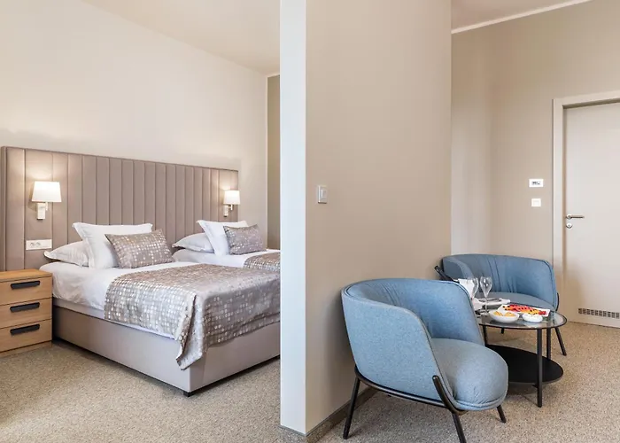 Akademis - Fit ホテル スプリト