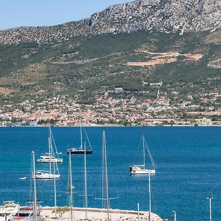 Akademis - Fit Split