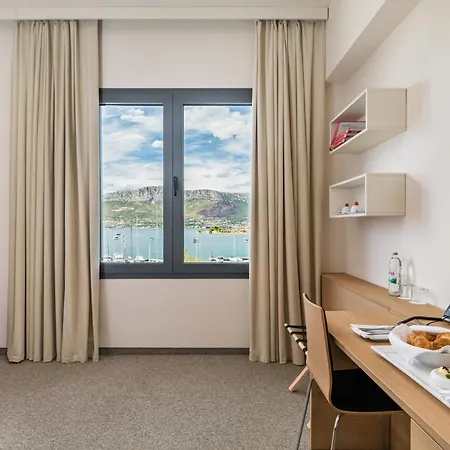 Hotel Akademis - Fit Split